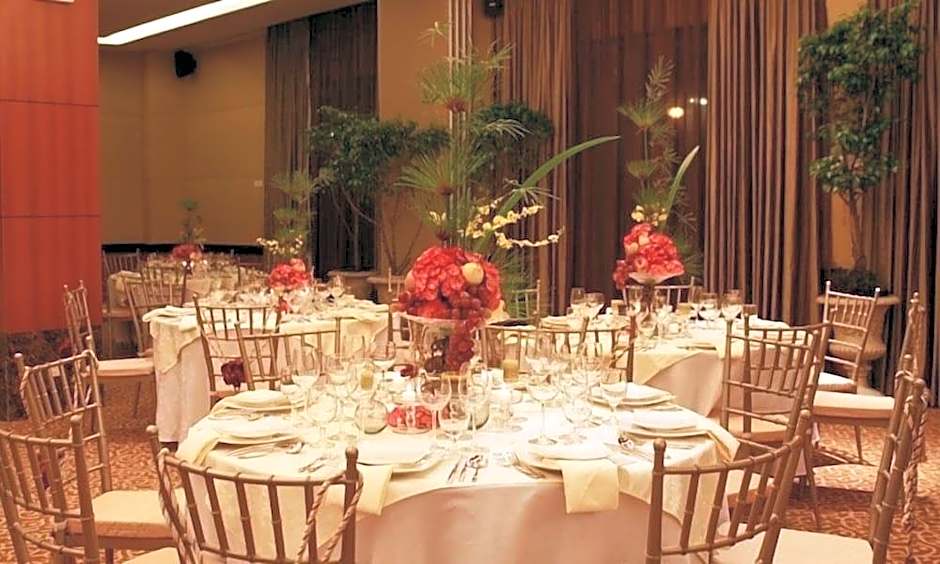 The Avenue Plaza Hotel