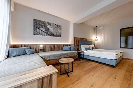 Deluxe Quadruple Room