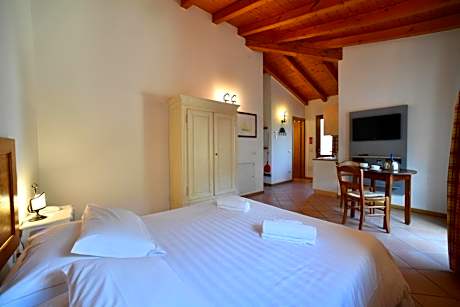 Studio with Garden View