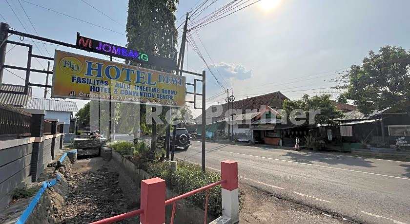 Hotel Dewi near GOR Merdeka Jombang Mitra RedDoorz