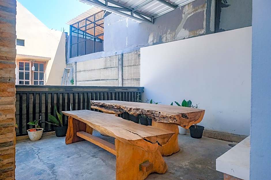 RedDoorz near Majapahit Semarang