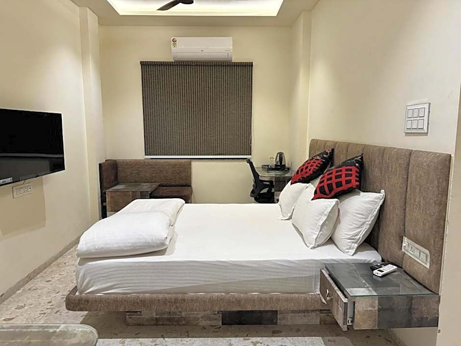 Hotel Sajanshree