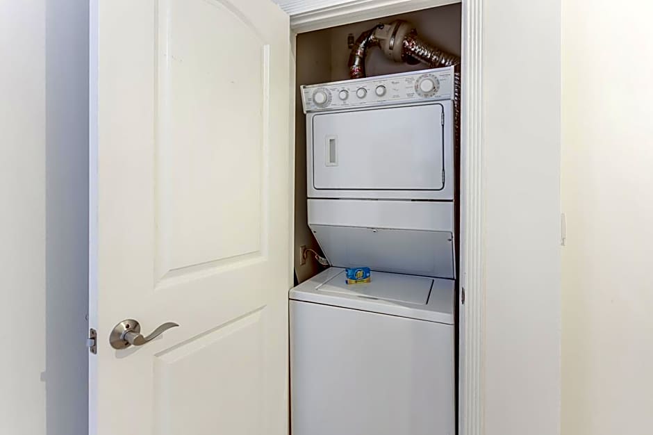 Dadeland Towers by Miami Vacations