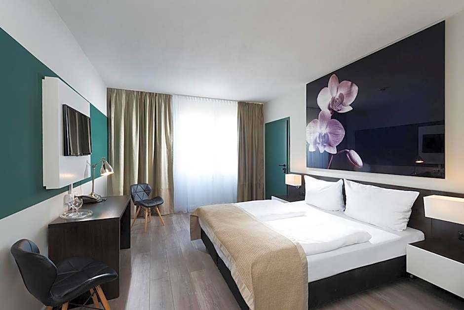 Photo 1 of 5 of Double Room