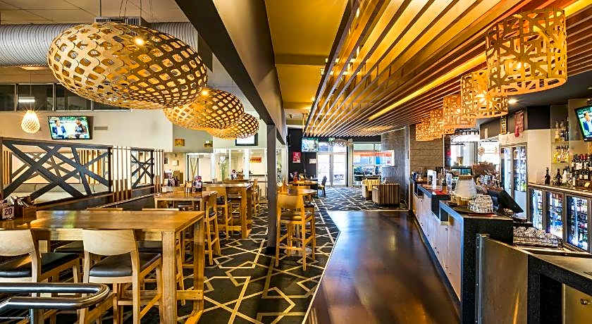 Nightcap at Golden Beach Tavern