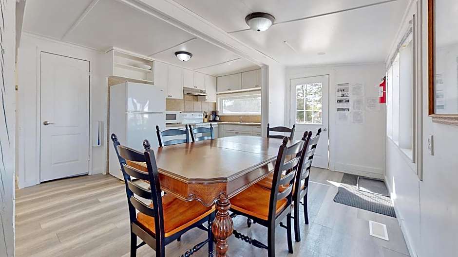 Main Beach River Retreat - Wasaga Beach 1 - Main Strip - 93 Mosley St