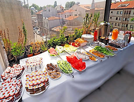 RENOVA OLD CiTY HOTEL