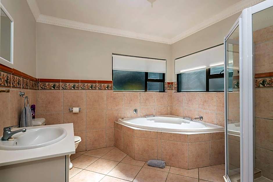 Shangri-La 6 Bedroom Ballito Beachfront KBW1