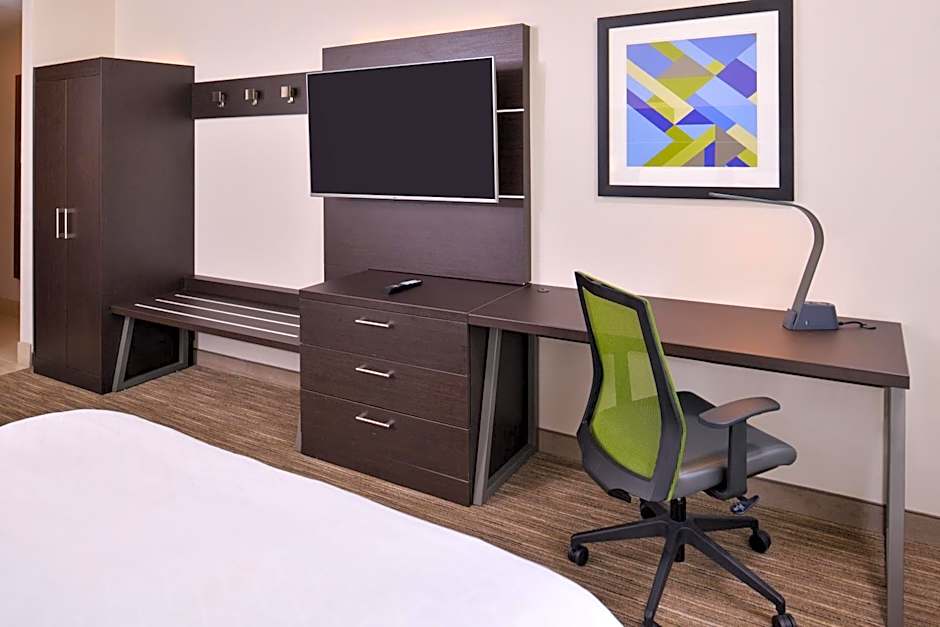 Holiday Inn Express and Suites - Mall of America - MSP Airport By IHG