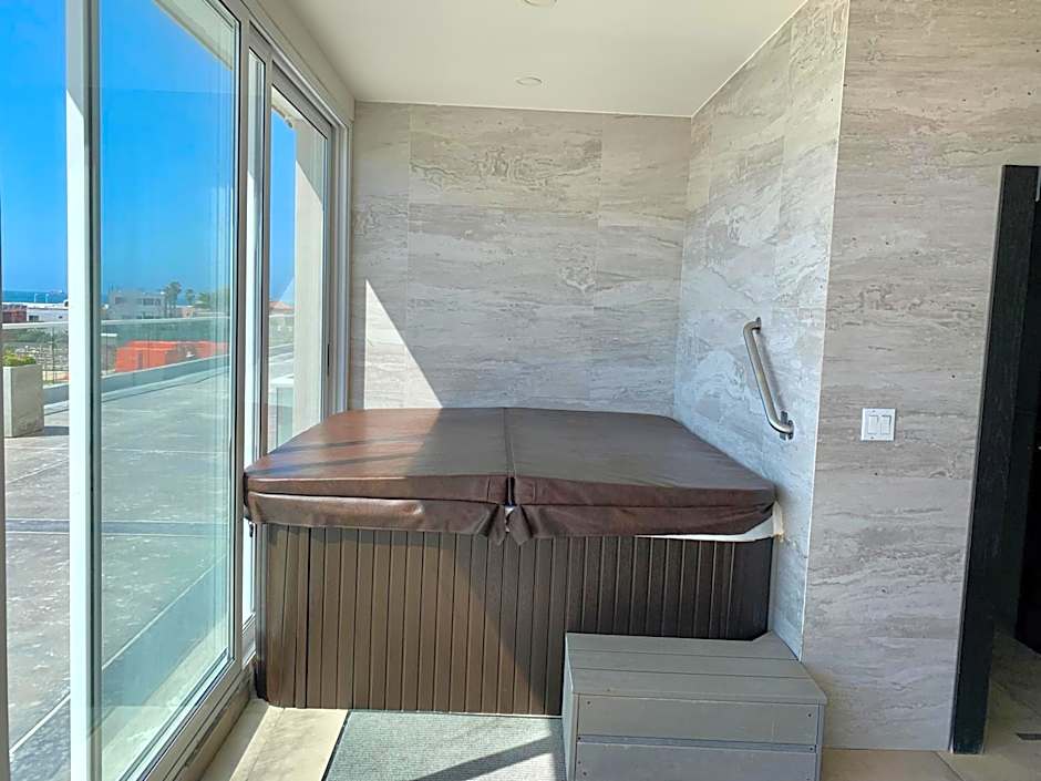 La Jolla Excellence, Exclusive Front Beach!