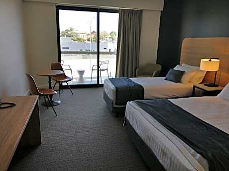 Executive Queen & Single Room with Balcony