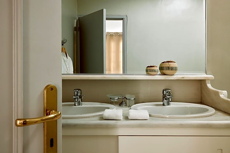 Hotel Adonis