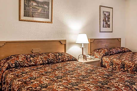 Queen Room with Two Queen Beds - Non-Smoking