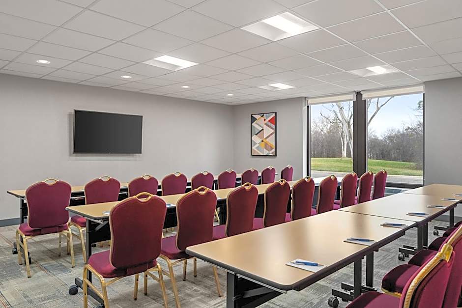 Four Points by Sheraton Chicago Westchester/Oak Brook