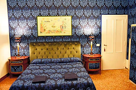Queen Room with Shared Bathroom