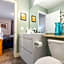 Ski In & 15 Minute Walk to the Lifts Hot Tub AC Pet Friendly