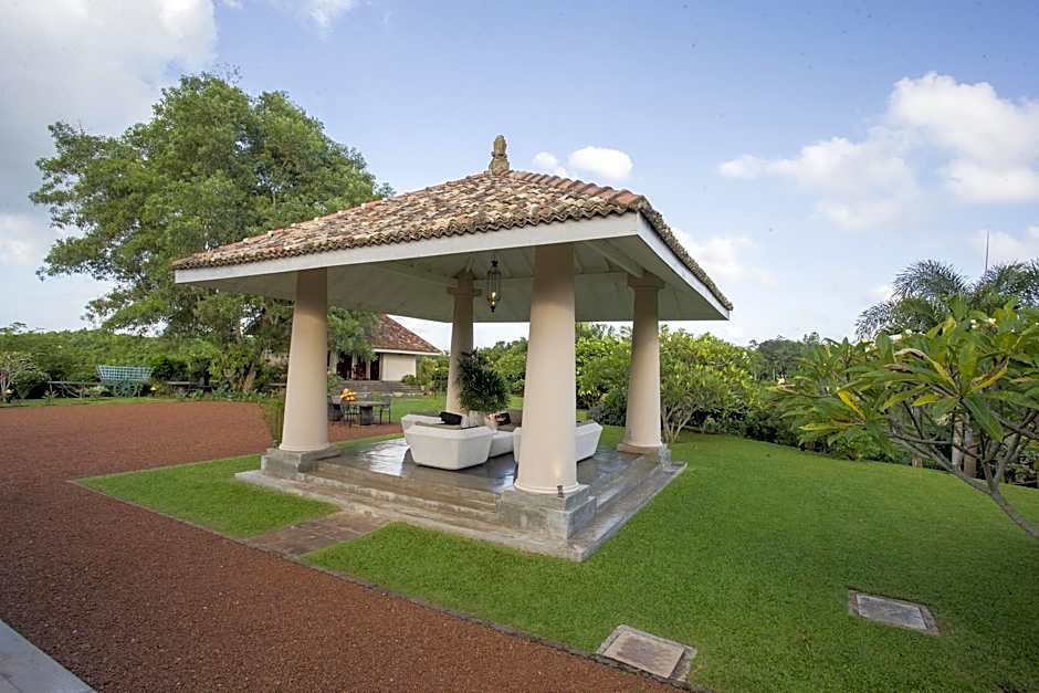 Villa Mayurana by Edwards Collection