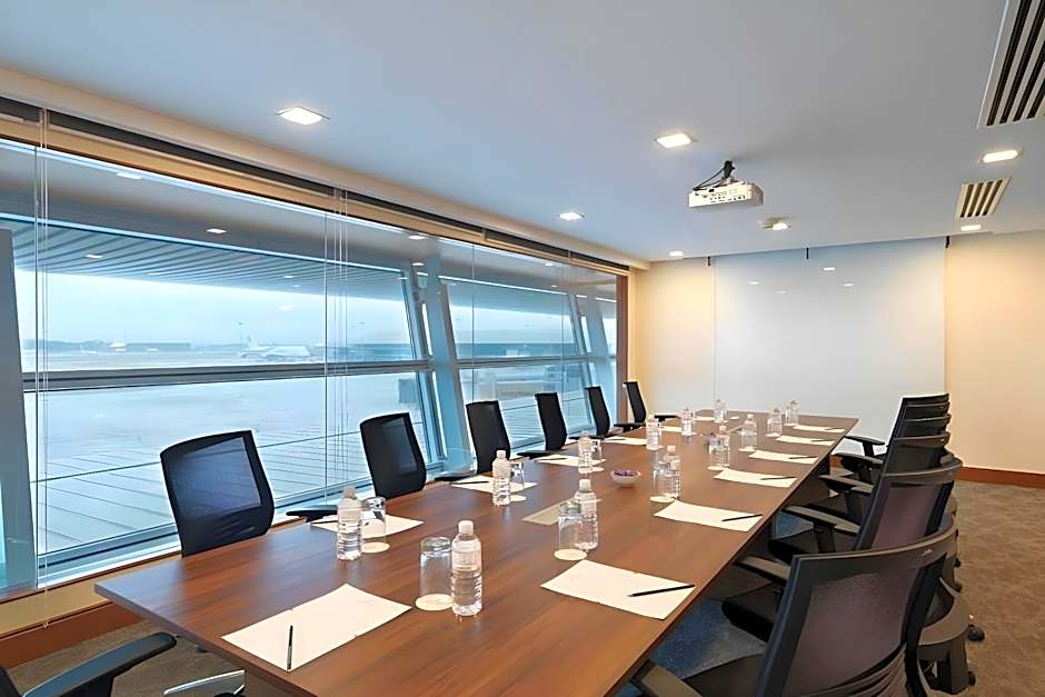 Sama-Sama Express KLIA Terminal 2 - Airside Transit Hotel