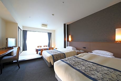 Room with Tatami Area - Smoking