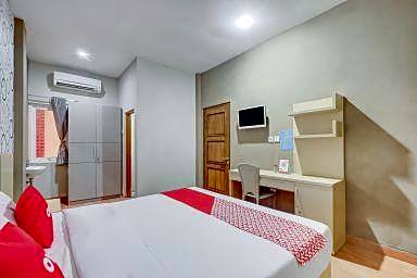 OYO Flagship Tembok Batu Residence