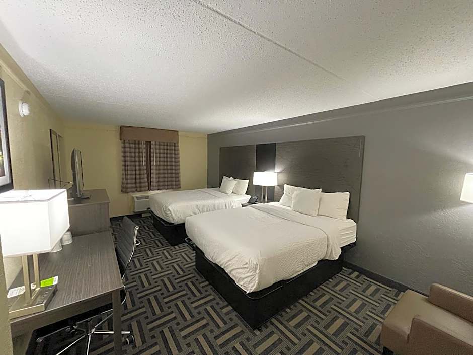 La Quinta Inn & Suites by Wyndham Indianapolis Airport Lynhurst