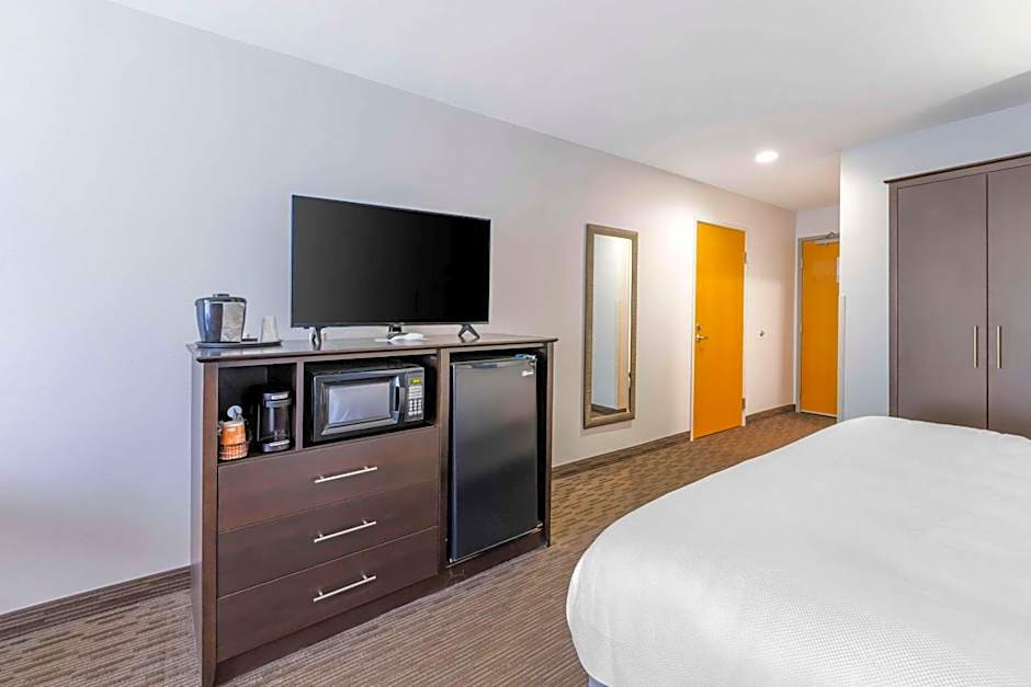 Comfort Inn & Suites