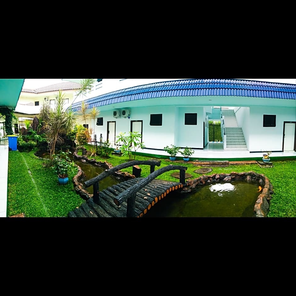 Mahkota Hotel Genteng