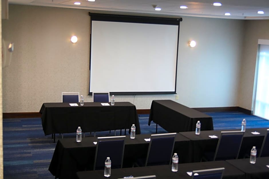 Holiday Inn Express Hotel & Suites Cincinnati - Mason, an IHG Hotel