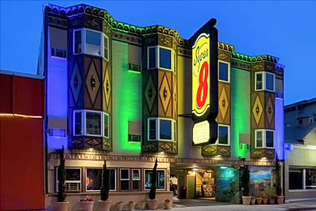 Super 8 by Wyndham San Francisco Marina District