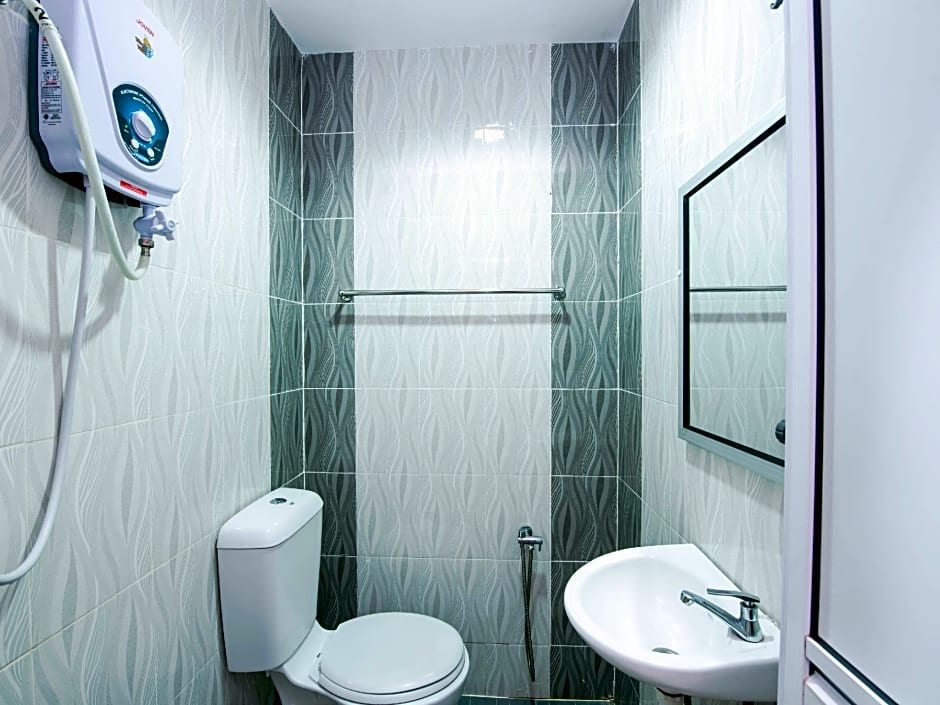 Super OYO 89348 Rg Motel