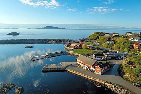 Astra Whale - Waterfront Boutique Hostel in Lofoten