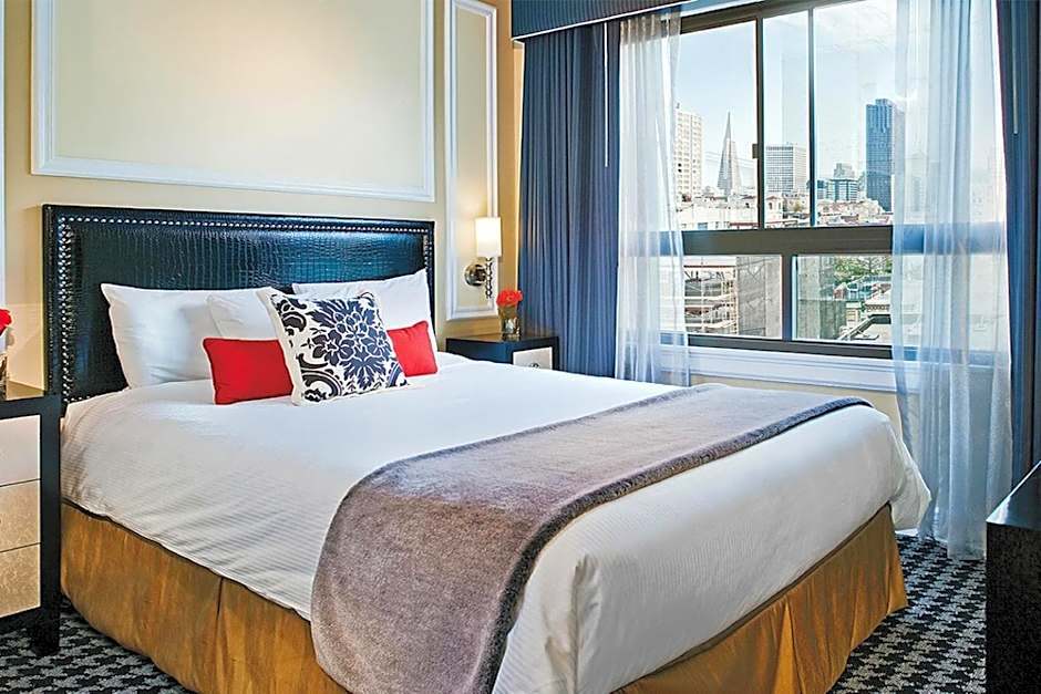 Deluxe Union Square Suites