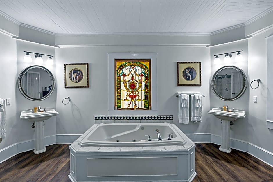 Coombs Inn & Suites, Ascend Hotel Collection