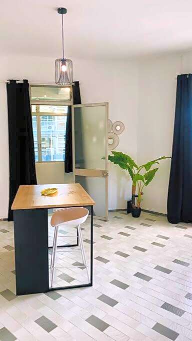 Urban Zen Appart Spacieux studio atypique avec bain a remous proche de tout