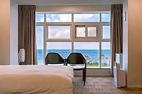 Double or Twin Room with Sea View