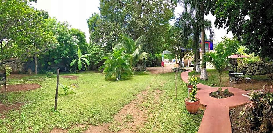 Yaxche Centro Hostal y Camping