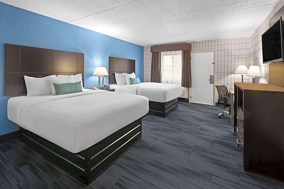 Baymont Inn and Suites by Wyndham Farmington, MO