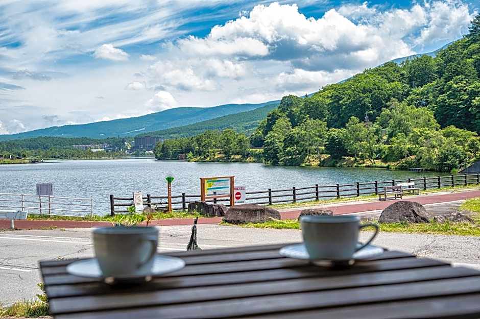 Hütte Jil Shirakabako at 1,400m