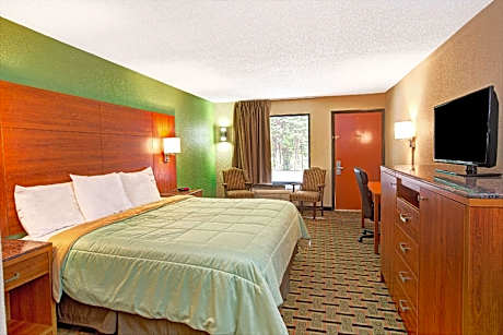 1 King Bed Non-Smoking