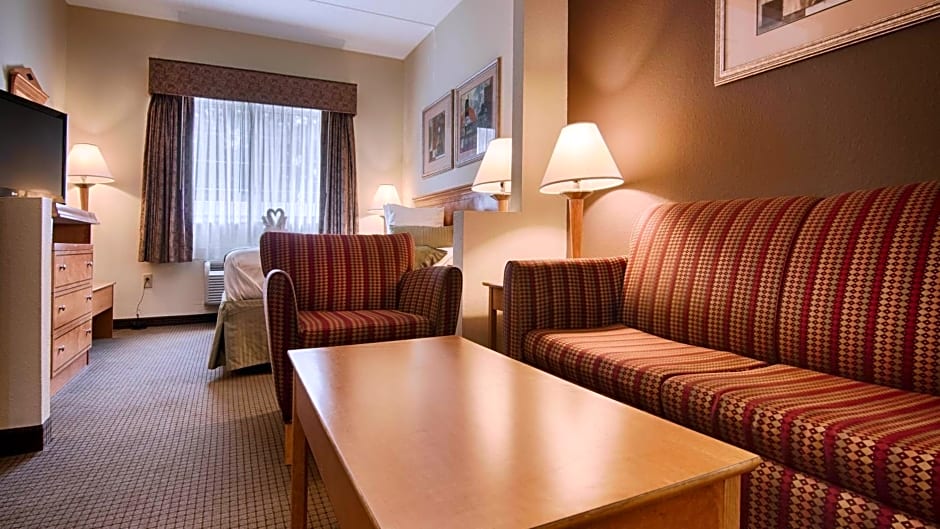 Best Western Plus Newport News Inn & Suites