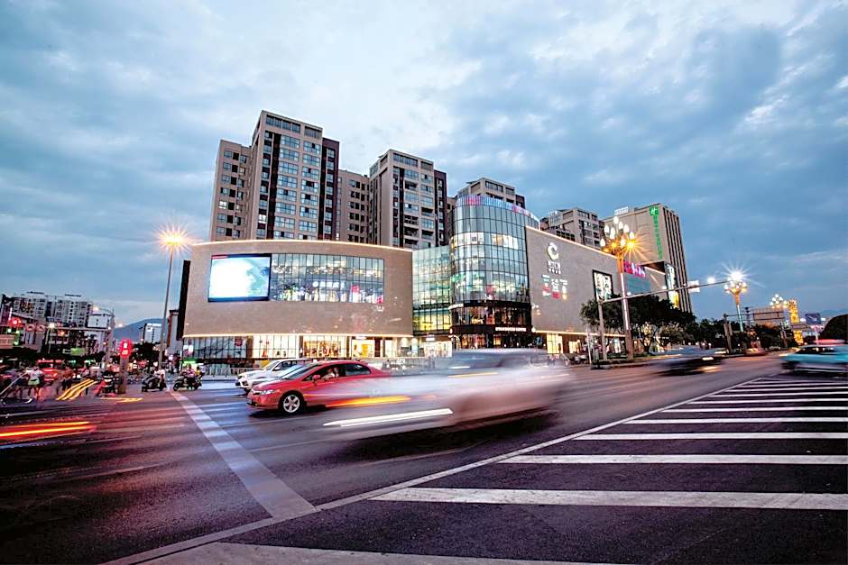 Holiday Inn Express Xichang City Center By IHG