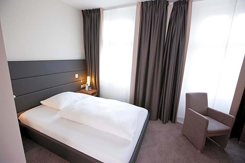 Photo 1 of 2 of Business Single Room