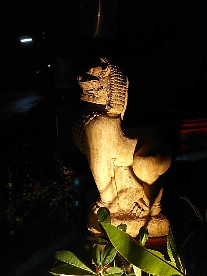 Baan Si Khao yanui