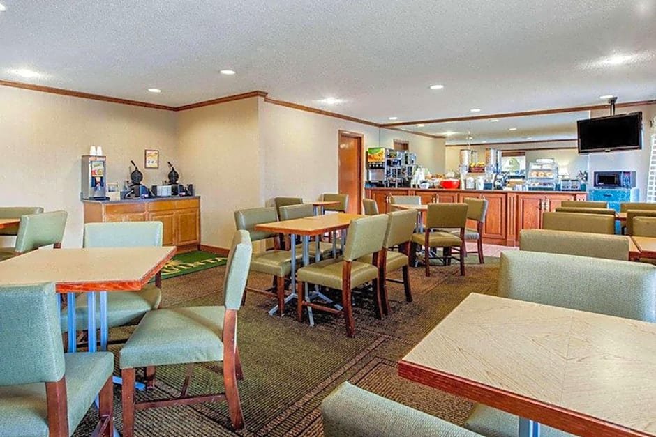 La Quinta Inn & Suites by Wyndham Detroit Southgate