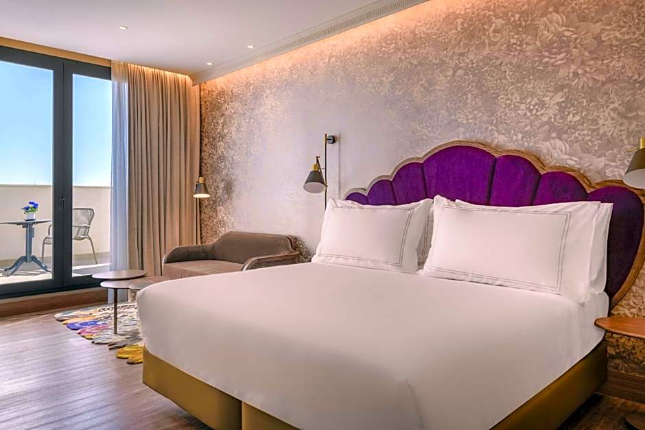 Querencia de Sevilla, Autograph Collection