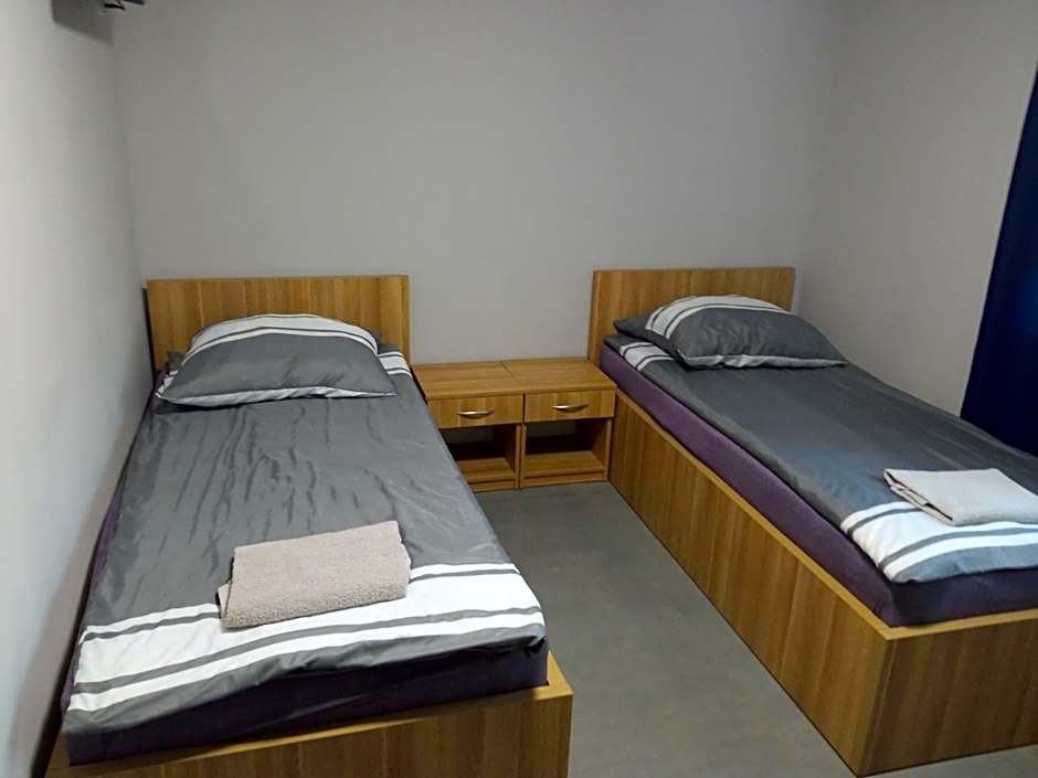 Szafir - NoclegiGrodziskPL