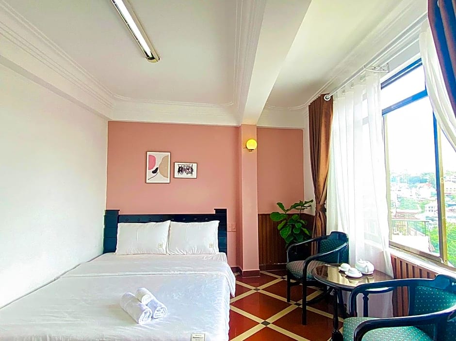 Chill House Dalat Hotel 