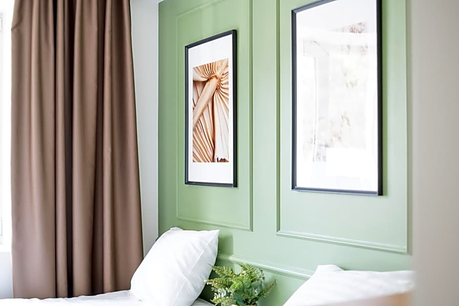 Oasis Airport Studios by RevalHome