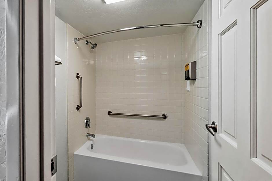 Best Western Plus Hilltop Inn