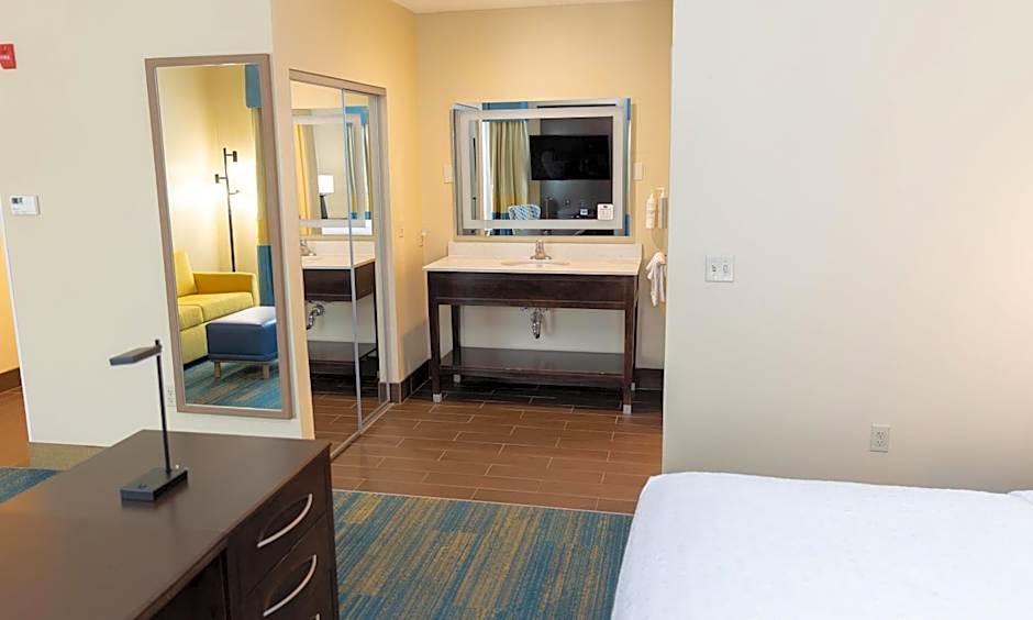 Hampton Inn & Suites by Hilton Stroudsburg Pocono Mountains